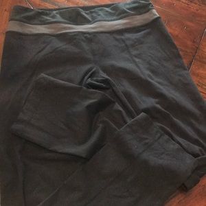 black lulu yoga pant